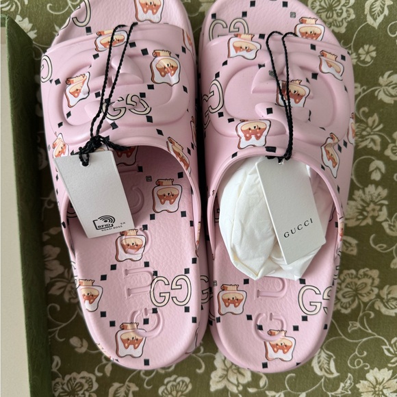 Gucci GG animal corgi print rubber slide sandal - Picture 2 of 6